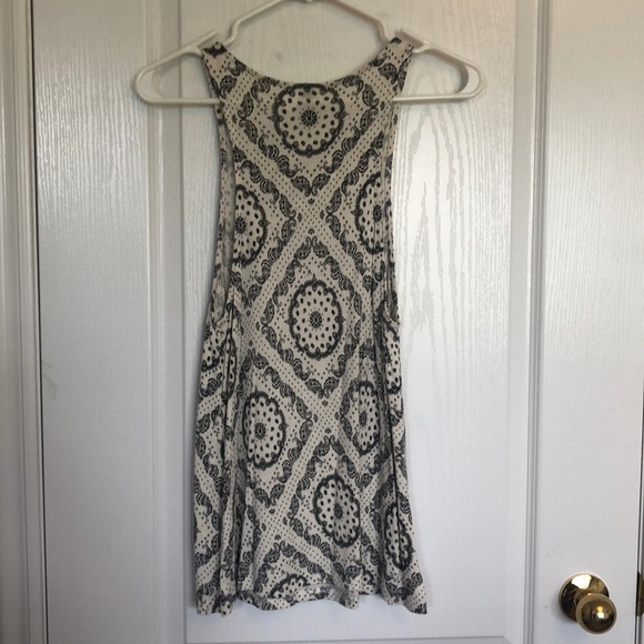 H & M Printed Muscle Tee - Picture 2 of 2